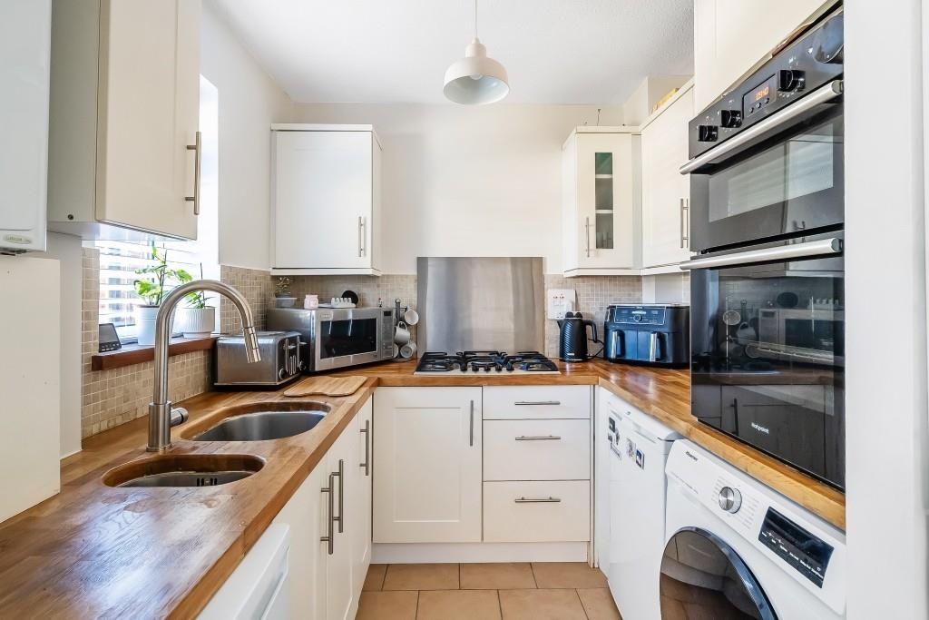 Property photo 3 of 11 46-Chester-Close-9.Jpg