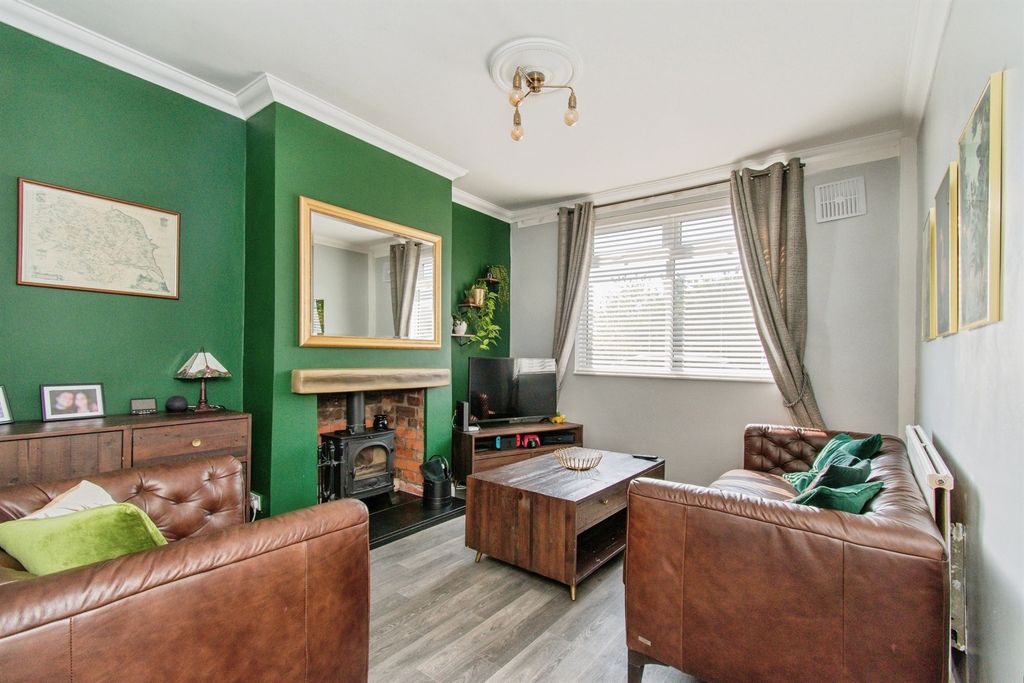 Property photo 2 of 17