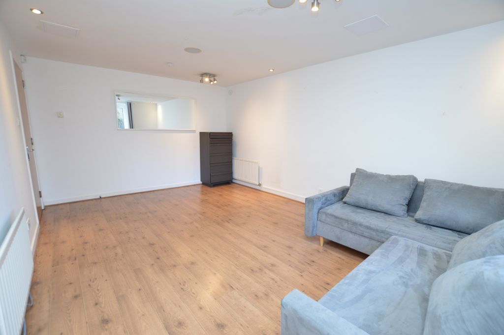 Property photo 3 of 10 Lounge/ Dining Room