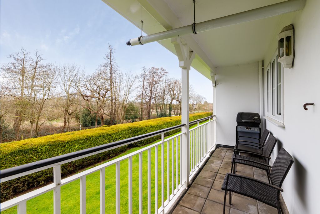 Property photo 1 of 12 Oak Lodge 12 (11 Of