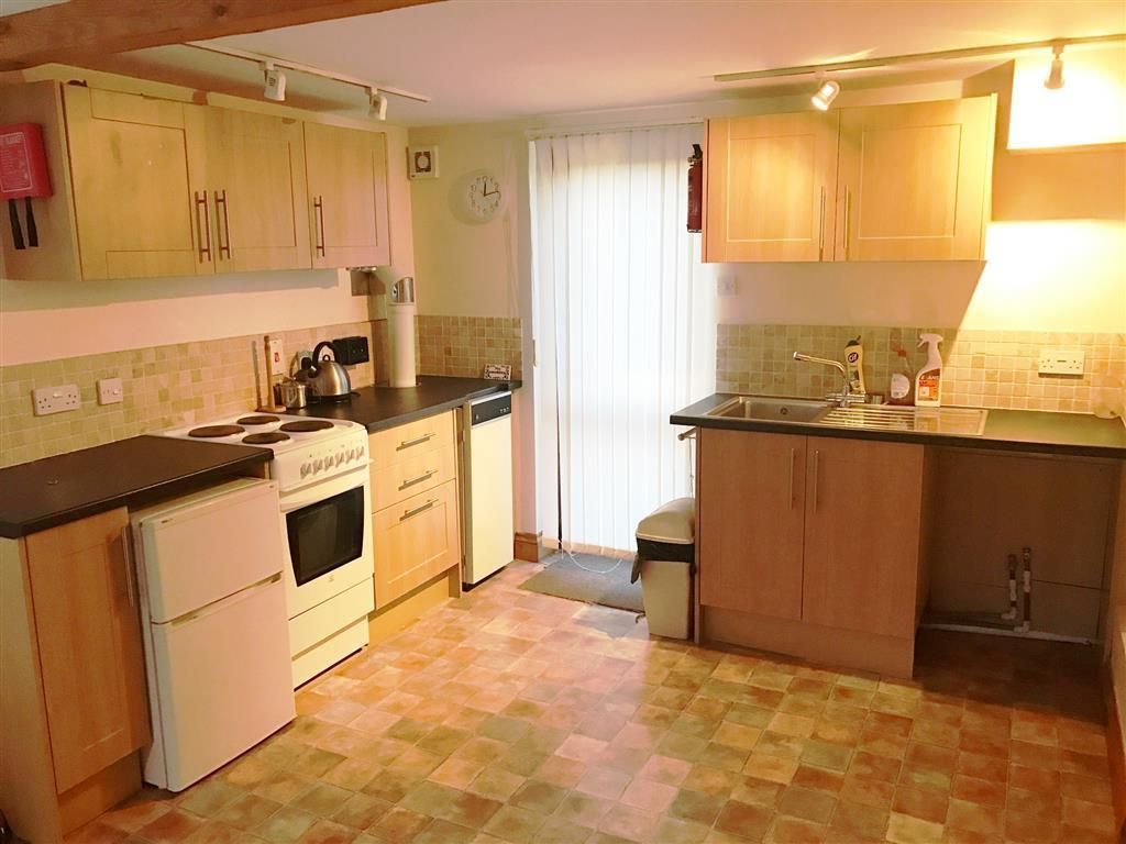 Property photo 3 of 9 Kitchen