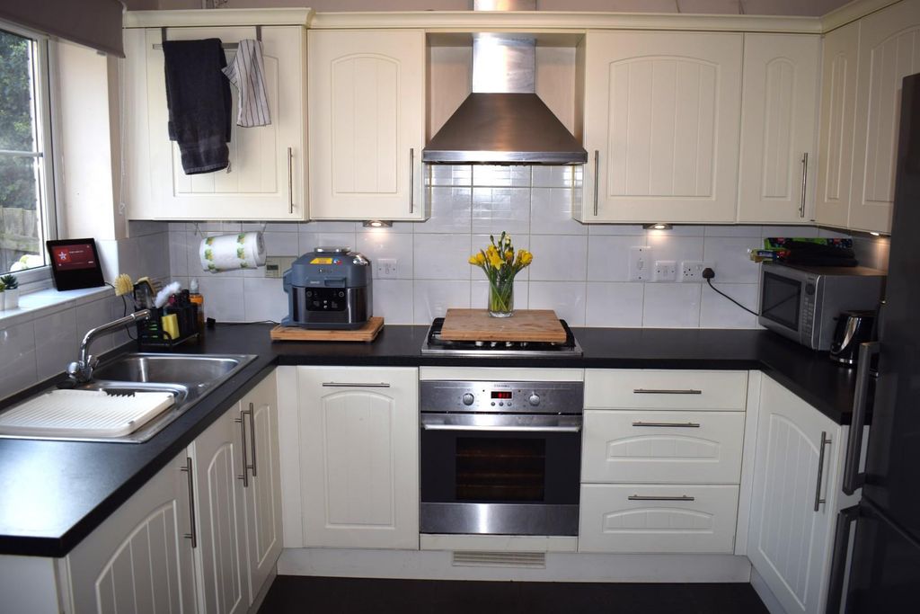 Property photo 2 of 6 Kitychen / Dining Room