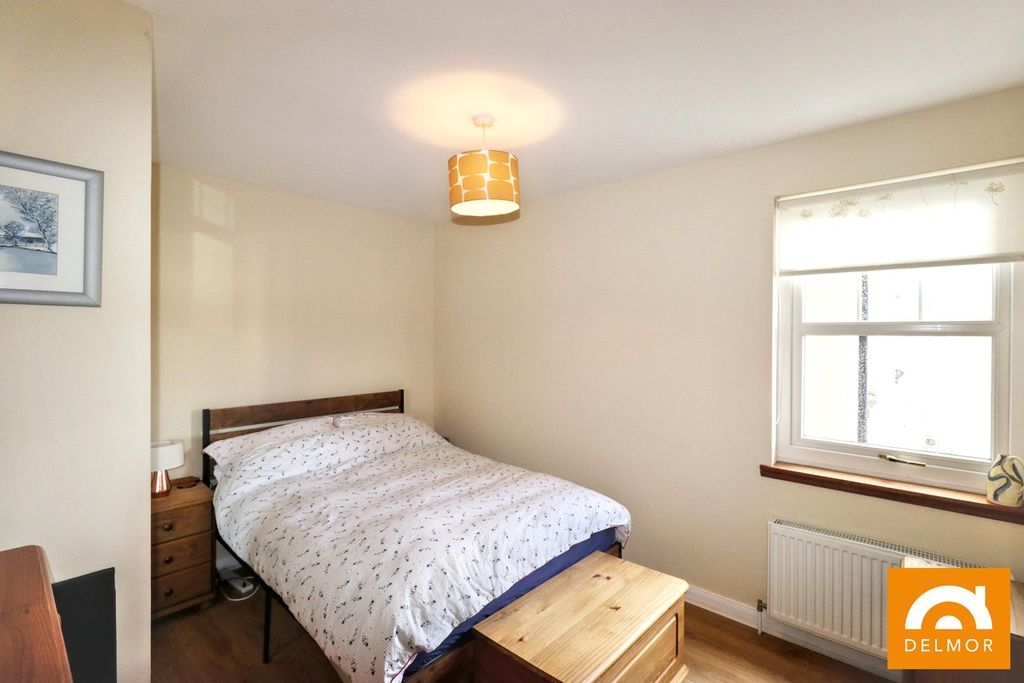 Property photo 2 of 11