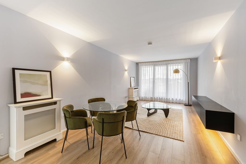 Property photo 2 of 17 Recepetion Room