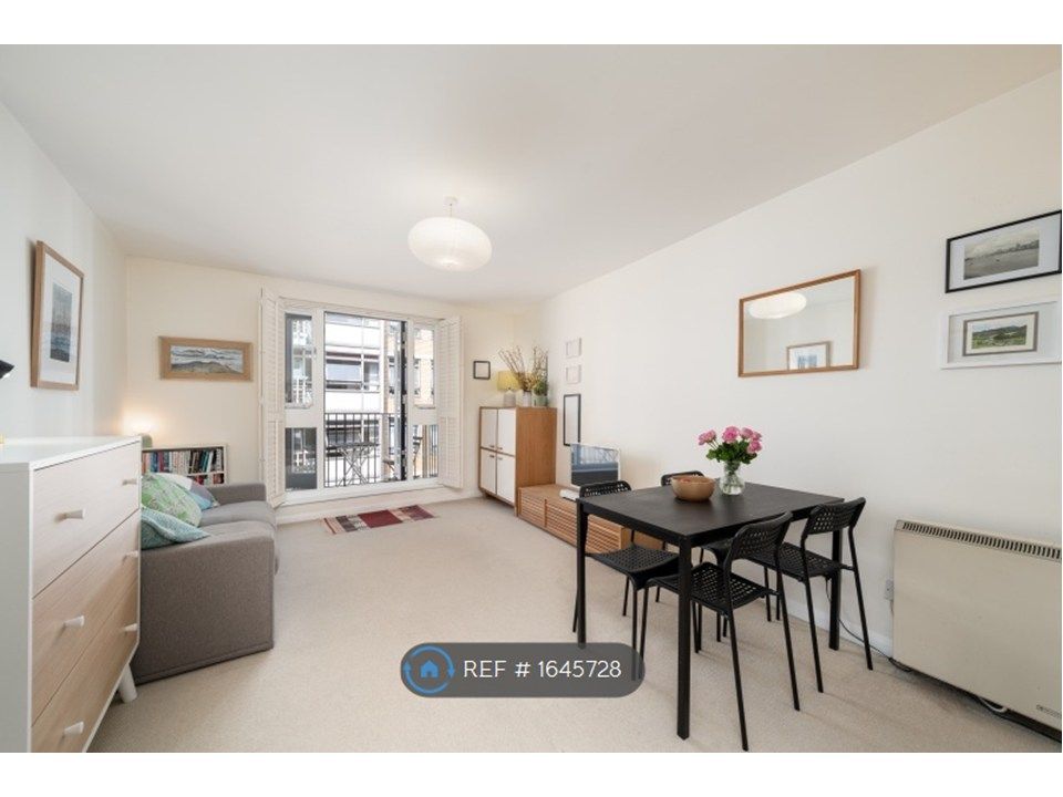 Property photo 1 of 7 Living