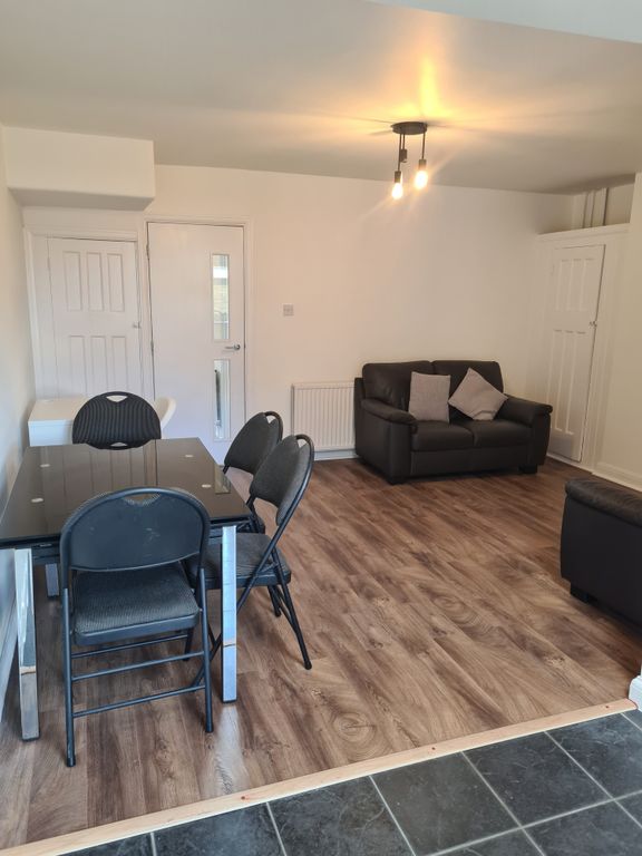 Property photo 3 of 10 Dining-Lounge