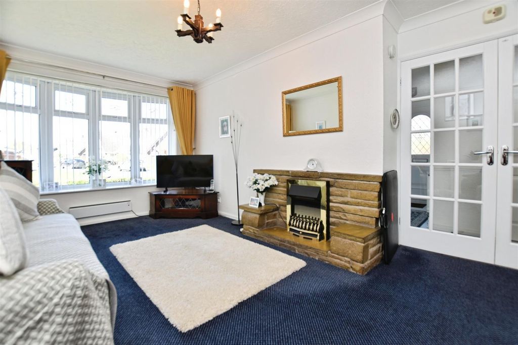 Property photo 2 of 20 Lounge