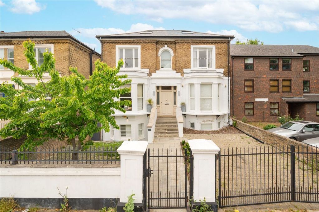 Property photo 1 of 11