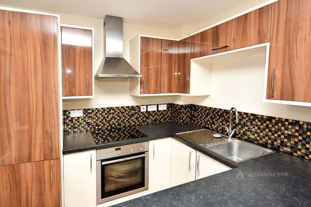 Property photo 3 of 11 Pbox-Img.Jpg