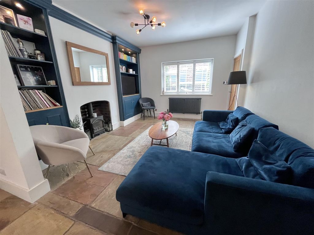 Property photo 2 of 25