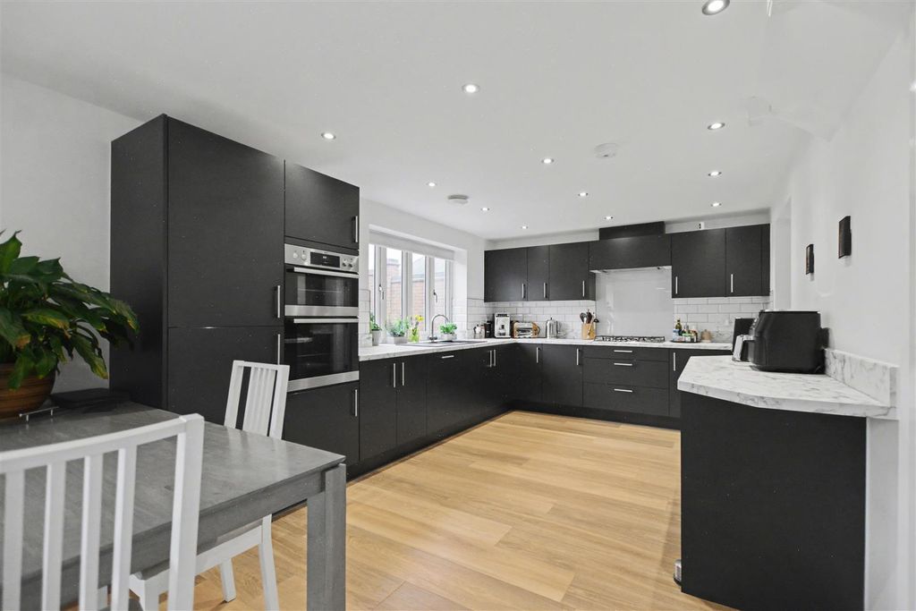 Property photo 3 of 38 Kitchen Diner_4.Jpeg