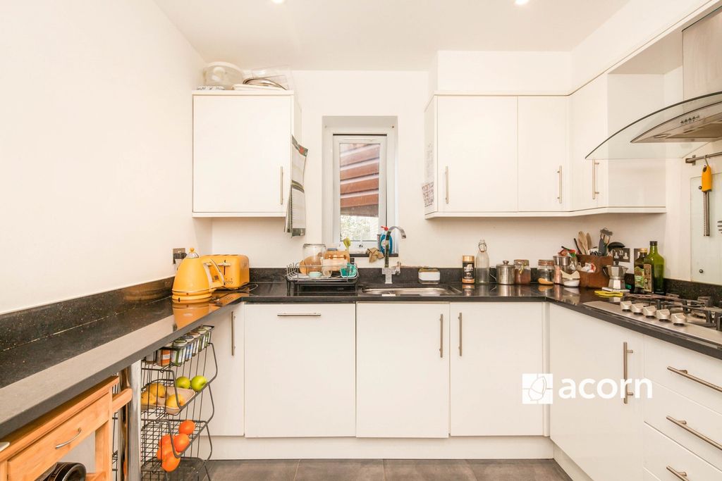 Property photo 3 of 10 Kitchen