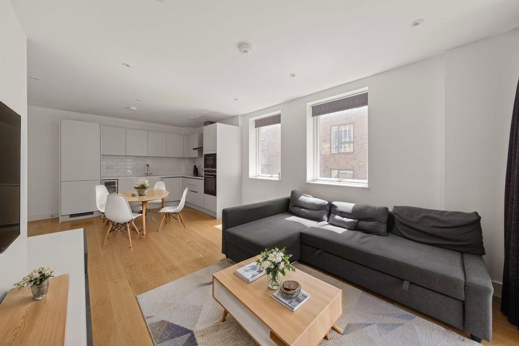Property photo 1 of 6 Lqtzr9Yz4Nfql9Drv...