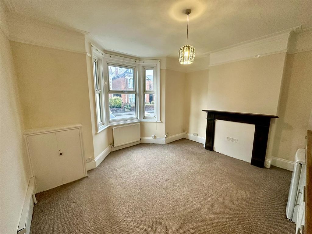 Property photo 2 of 5 Room (1/4)