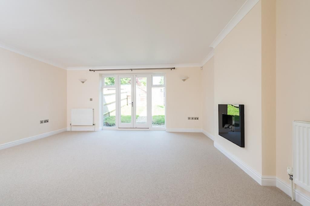 Property photo 3 of 10 Living Room