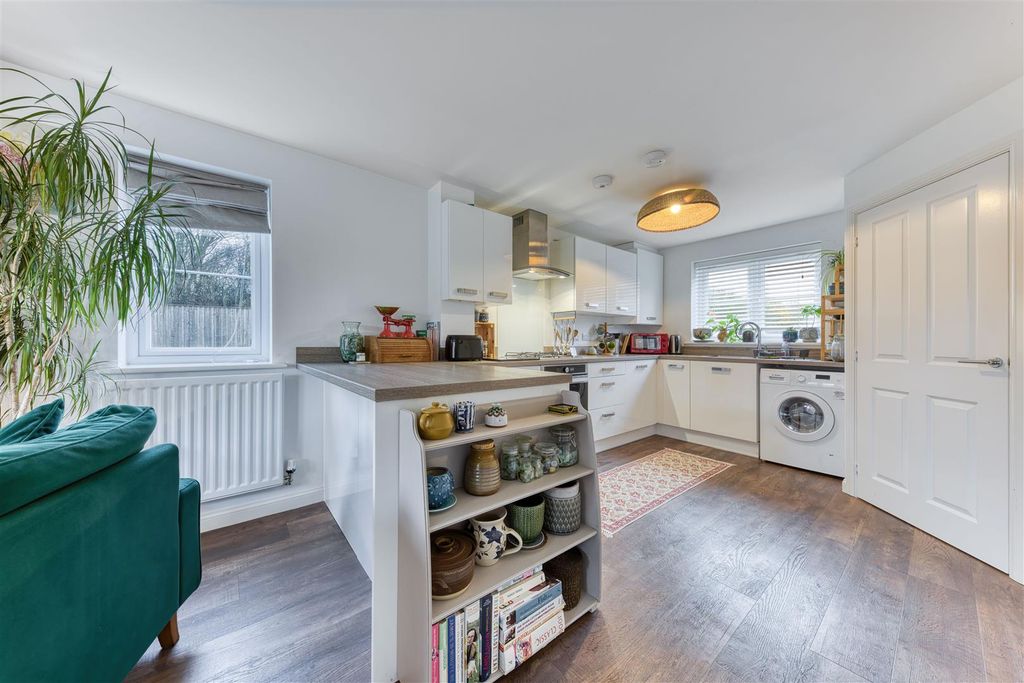Property photo 3 of 11 Kitchen Area