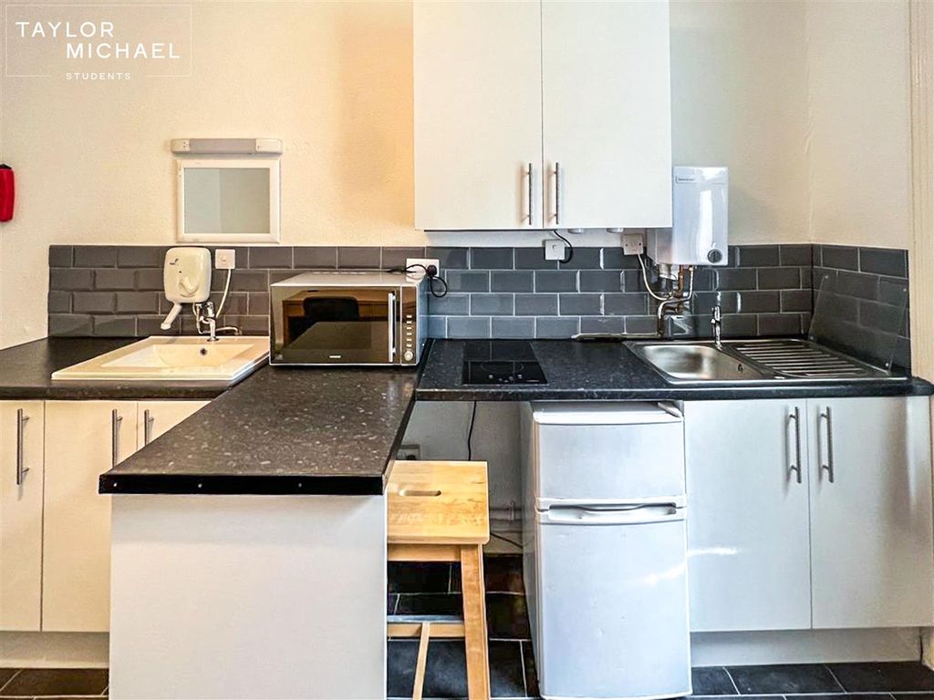 Property photo 3 of 7 Room