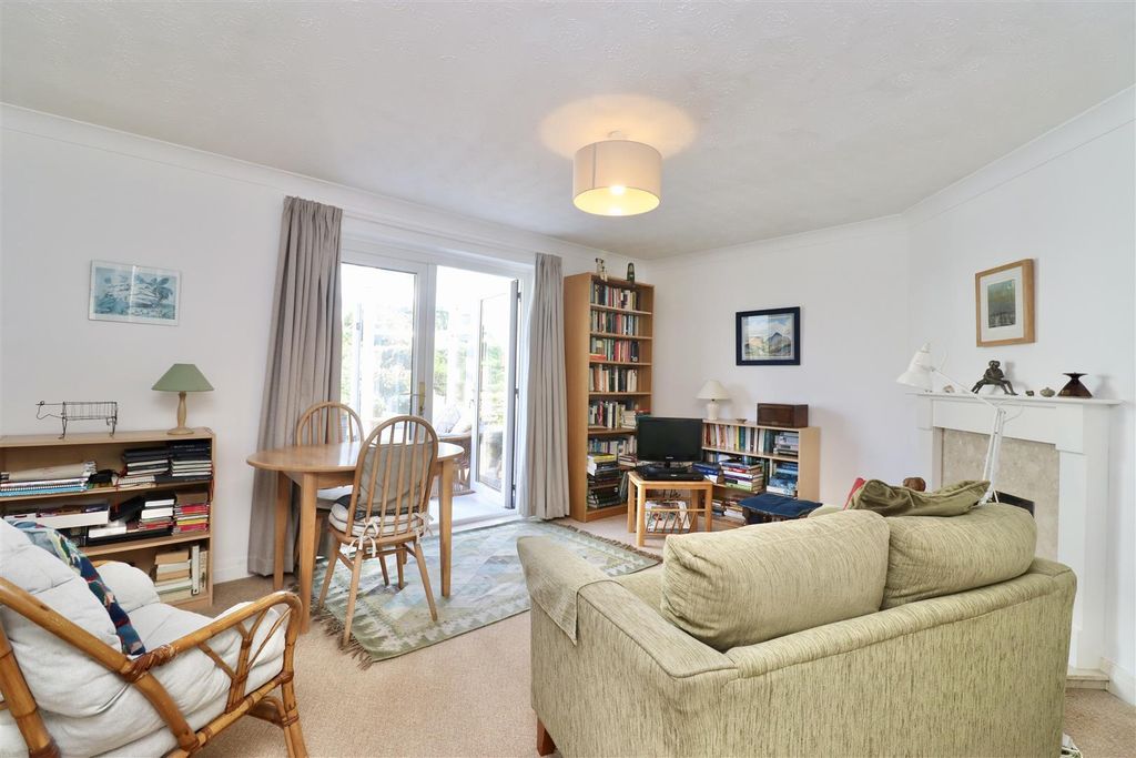 Property photo 2 of 11