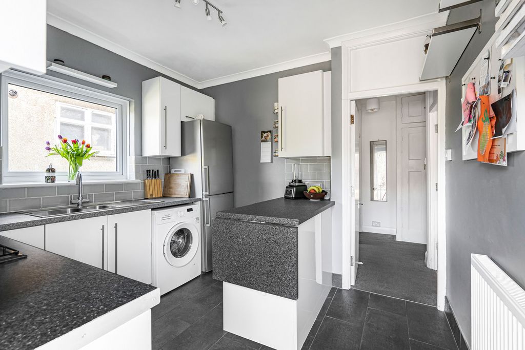 Property photo 3 of 22