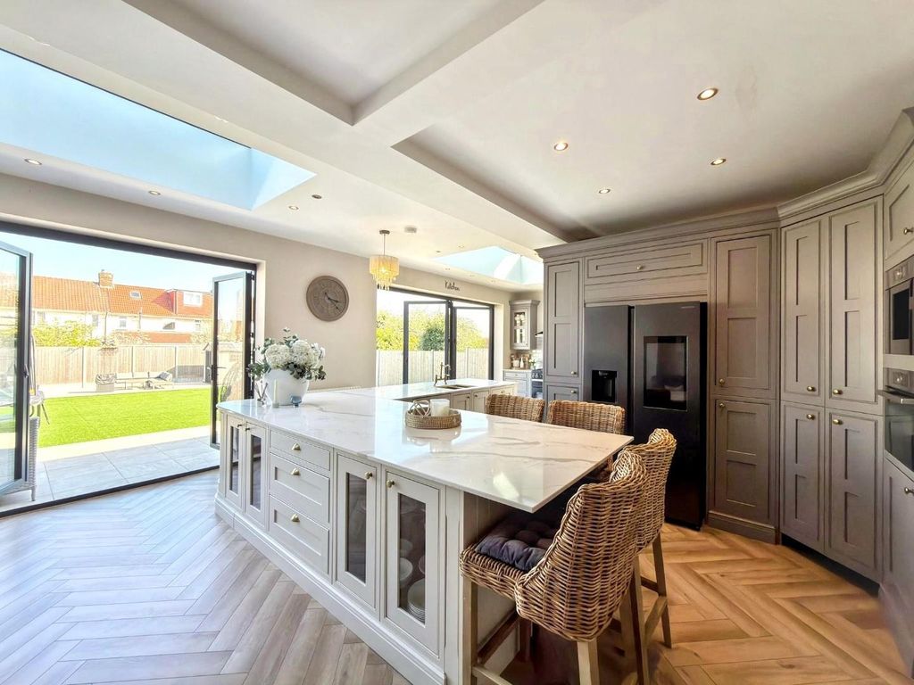 Property photo 3 of 46