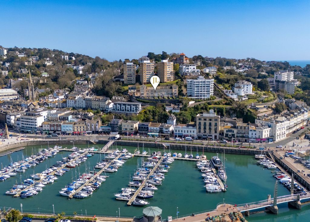 Property photo 3 of 32