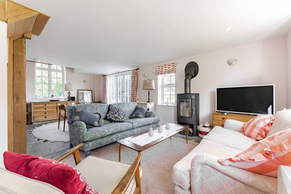 Property photo 3 of 27