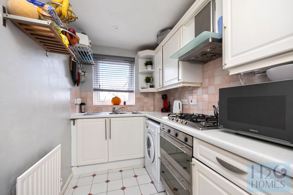 Property photo 3 of 14 Britannia Court_5-014
