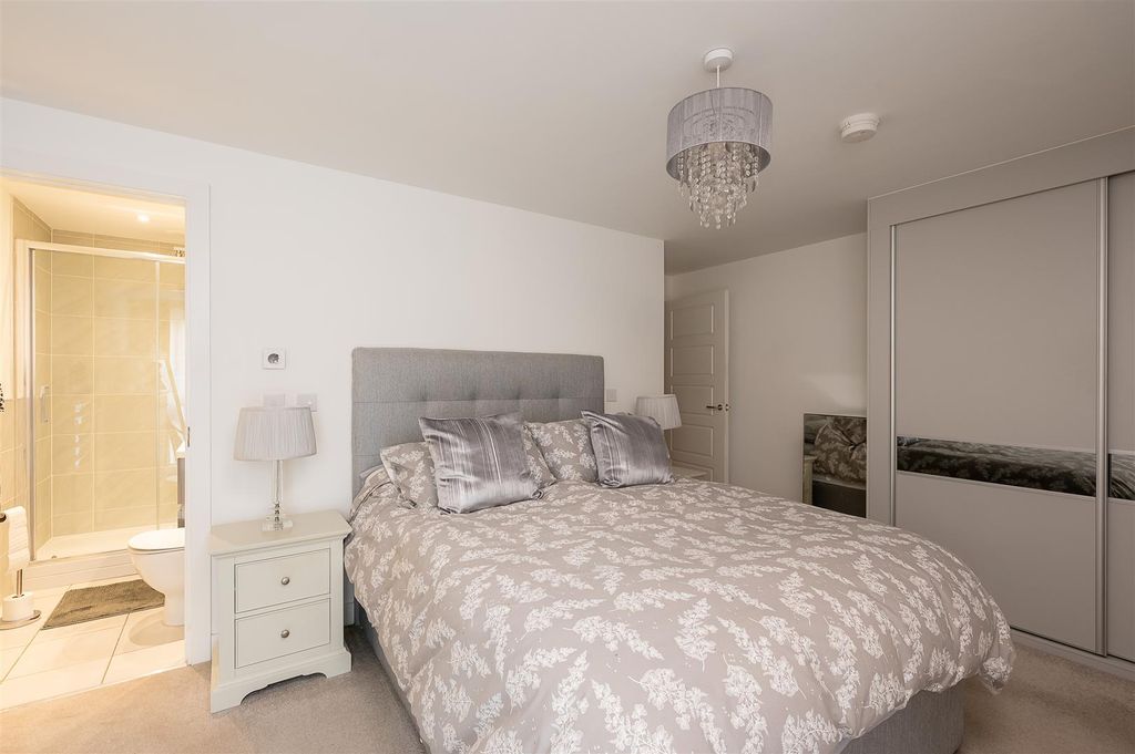 Property photo 3 of 16 Bedroom