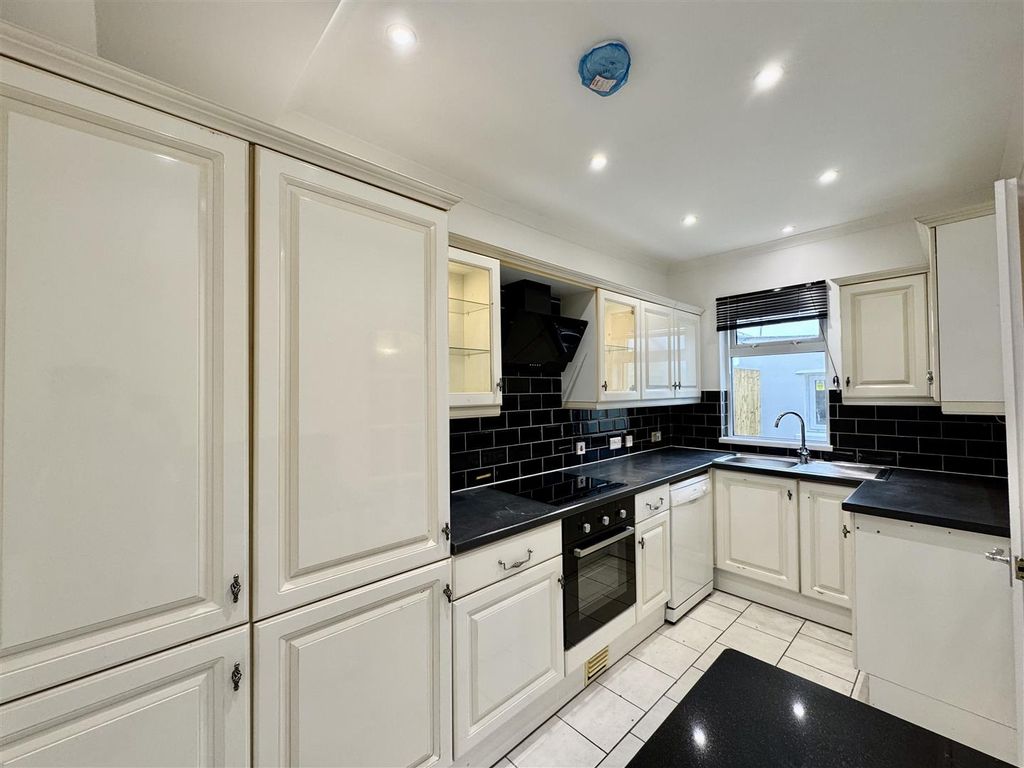 Property photo 3 of 24 Kitchen