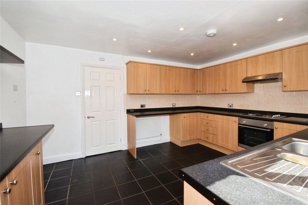 Property photo 3 of 17 Kitchen Diner