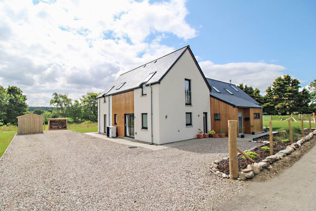 Property photo 2 of 39