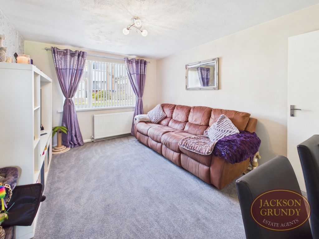Property photo 2 of 9 Chiltern Way