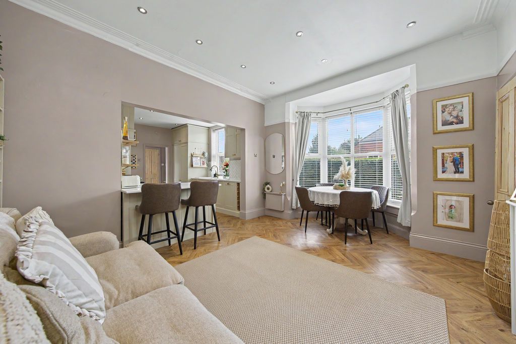 Property photo 2 of 33 Dining Room
