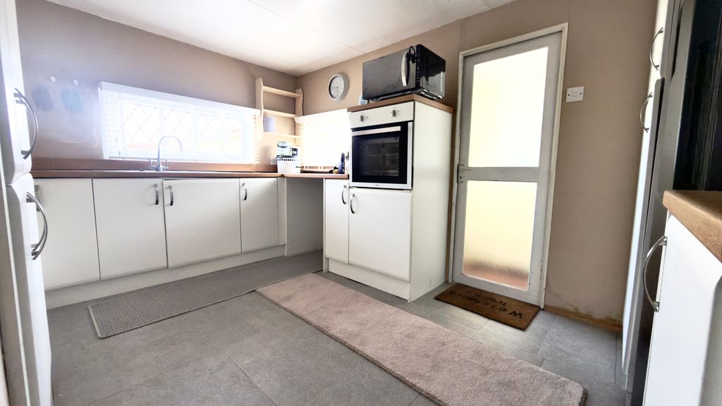 Property photo 3 of 17 Img_Kitchen/Breakfast Room