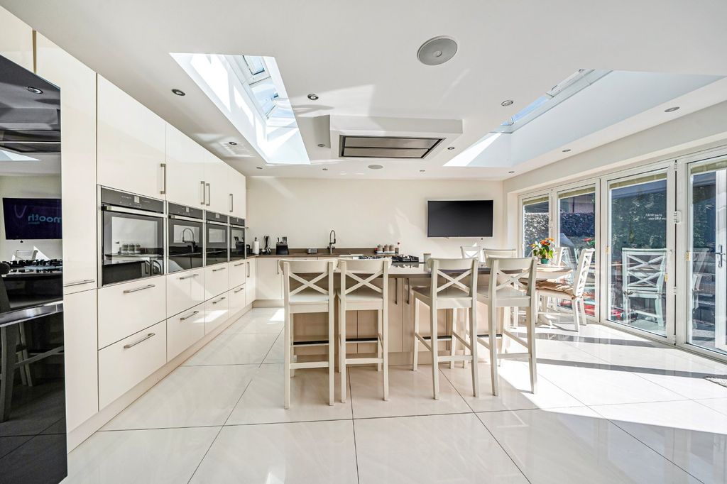 Property photo 2 of 22 Kitchen/Dining