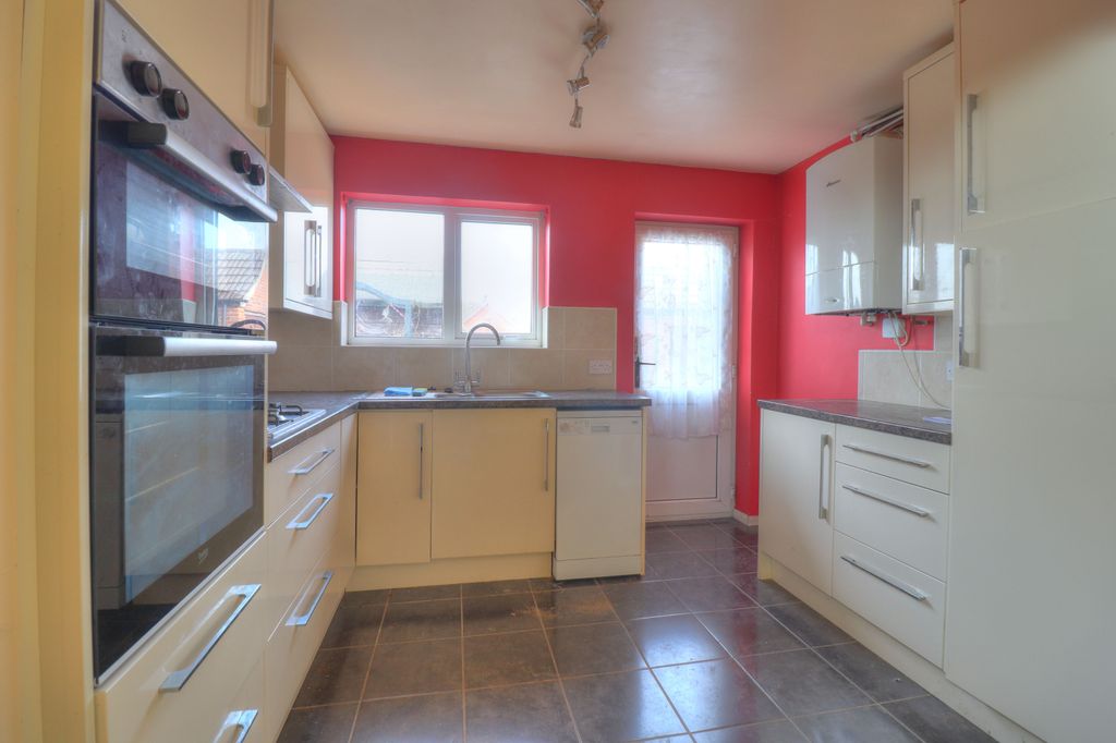 Property photo 3 of 17 Kitchen/Diner