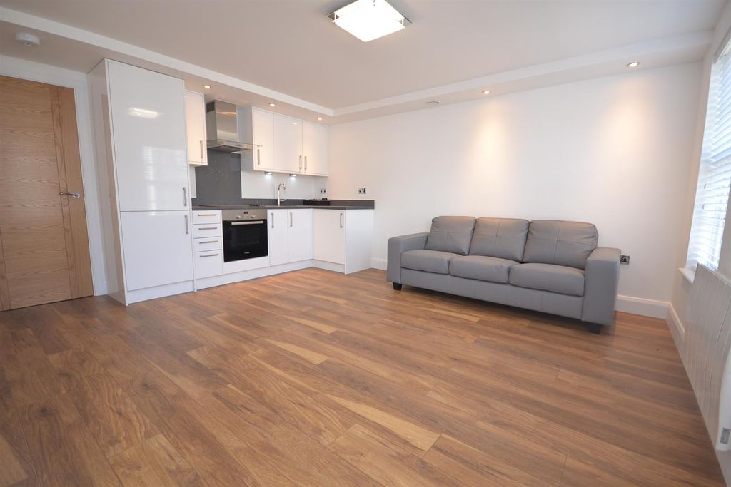 Property photo 2 of 8