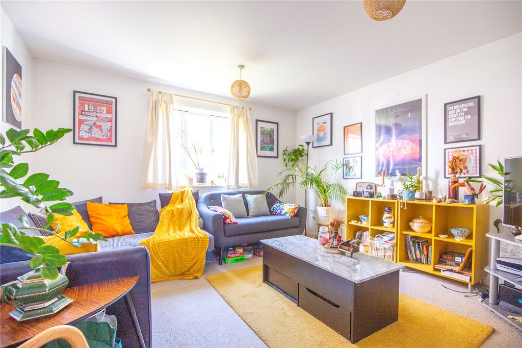 Property photo 3 of 15 Picture No. 02