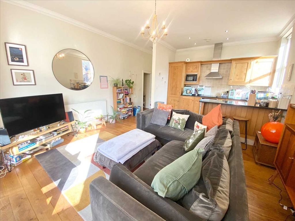 Property photo 3 of 28