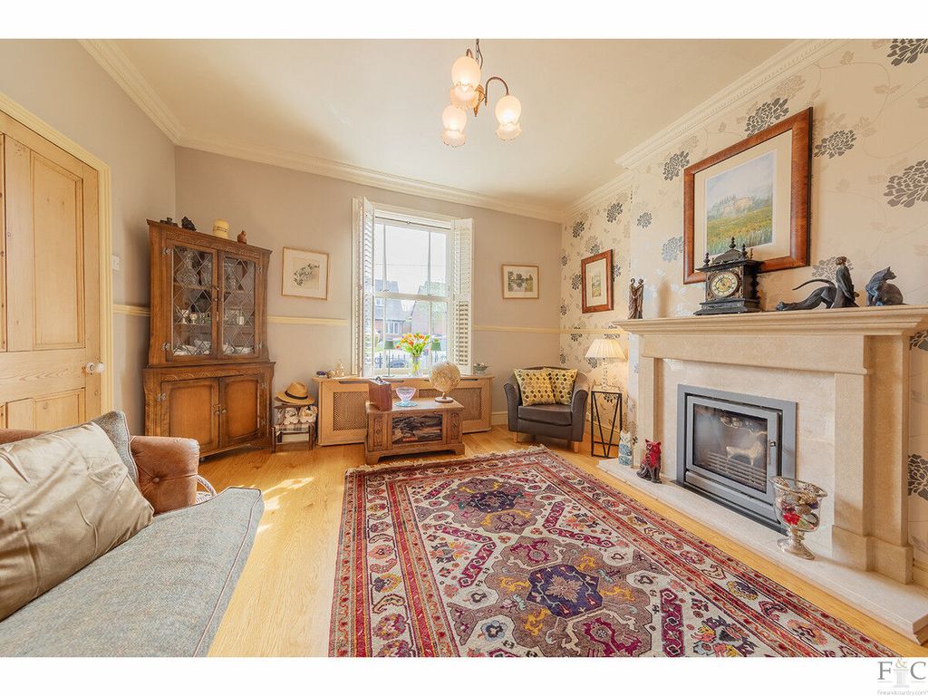 Property photo 3 of 32