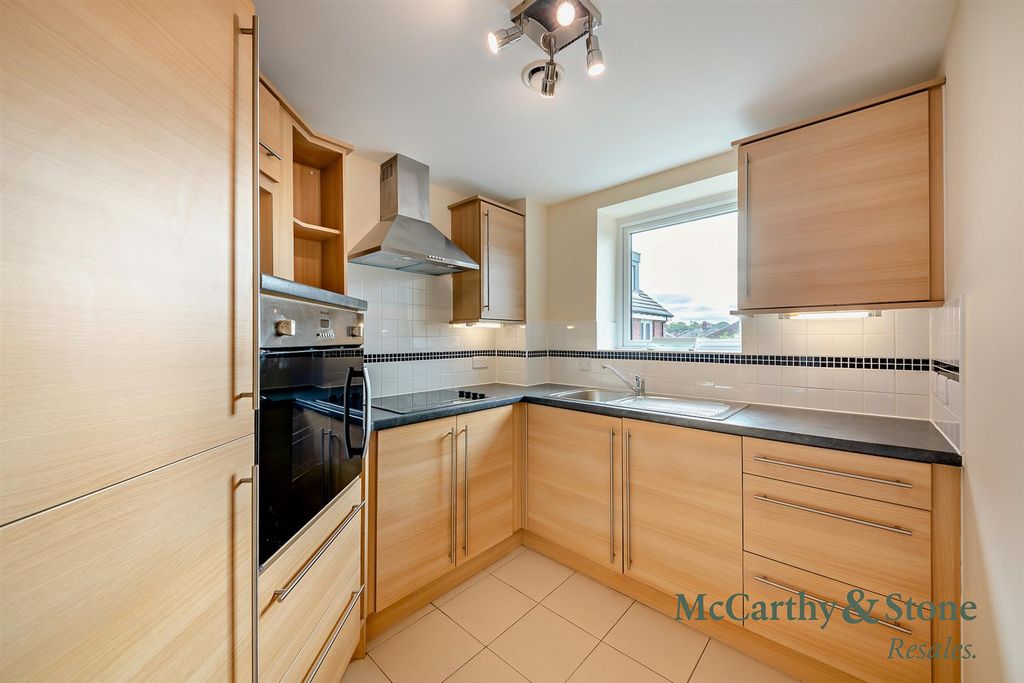 Property photo 2 of 17 8703321-Interior22-800.Jpg