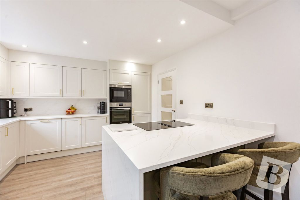 Property photo 2 of 19 Kitchen