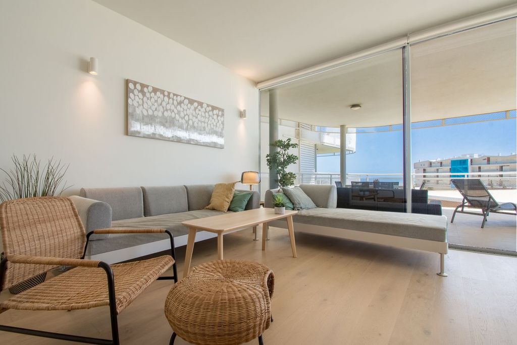 Property photo 3 of 32