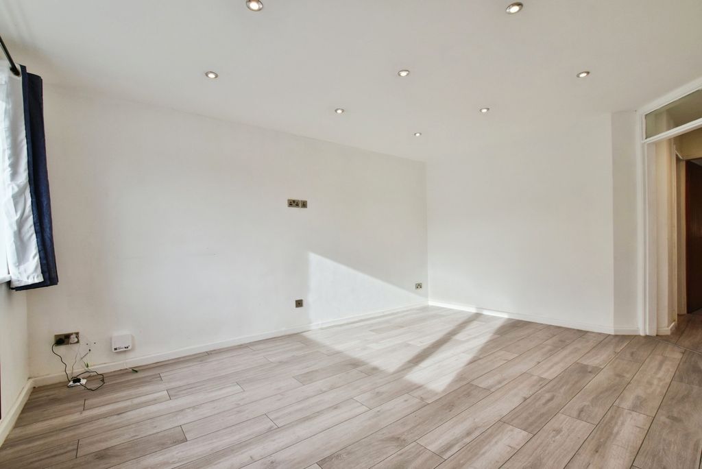 Property photo 3 of 17 Photo