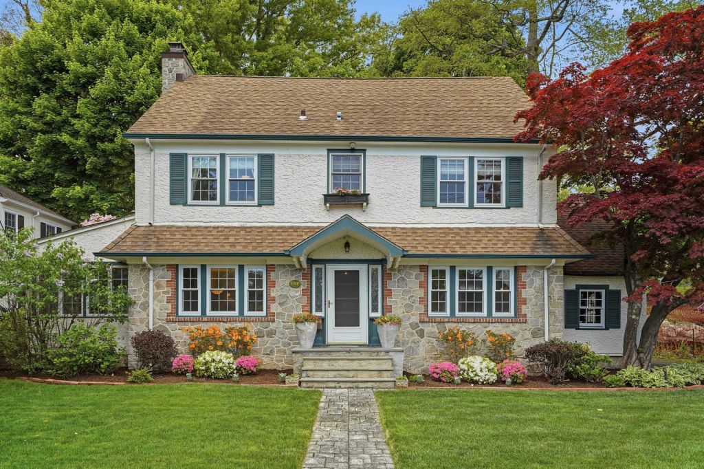 Property photo 1 of 30