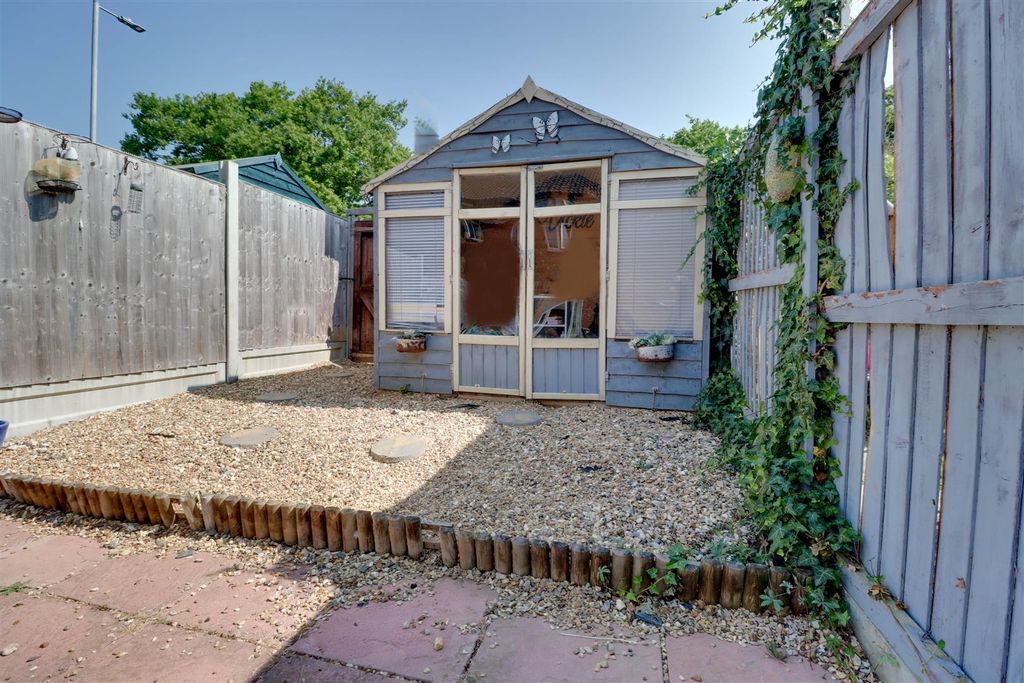 Property photo 3 of 10 61 Horksley-10 Garden.Jpg