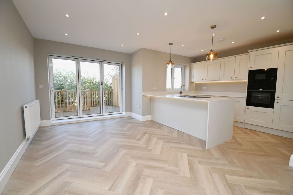 Property photo 2 of 24