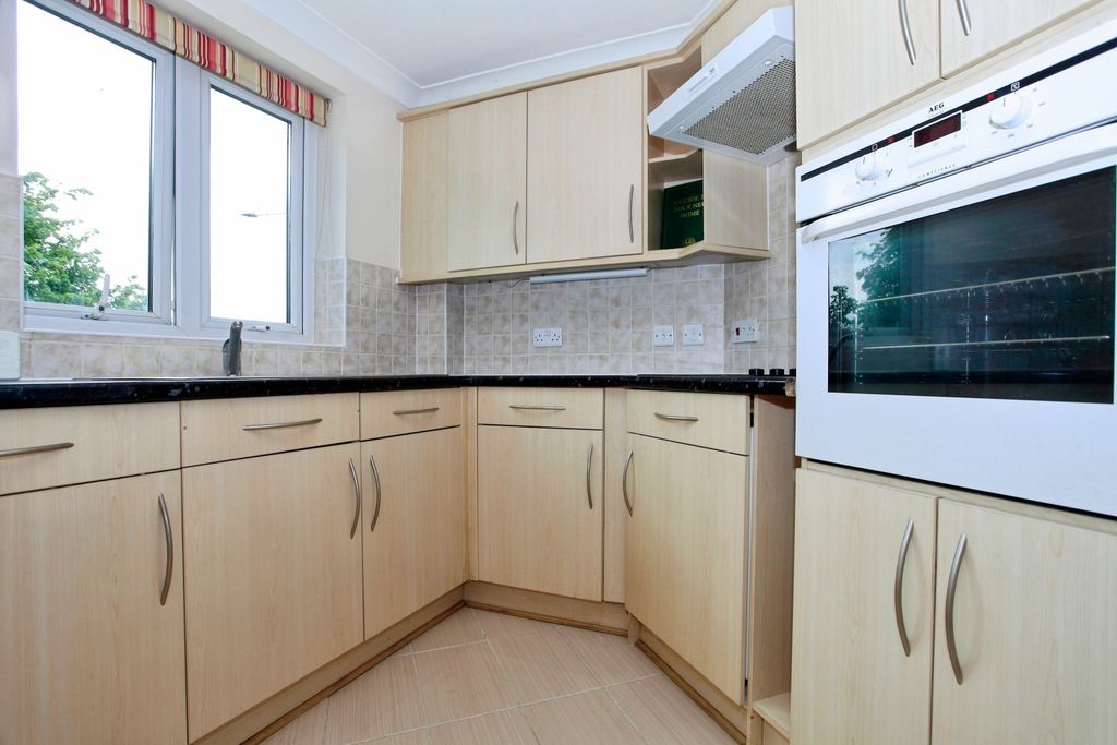Property photo 3 of 13 Kitchen