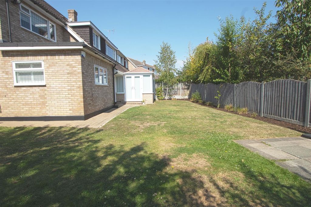 Property photo 2 of 19 Garden.Jpg