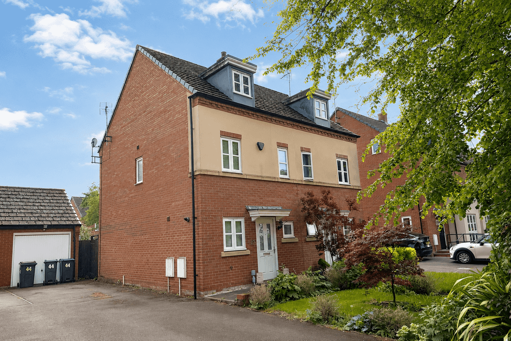 Property photo 1 of 24 3 Bedrooms | Family Bathroom + Ensuite | Garage | Three-Storey Home
